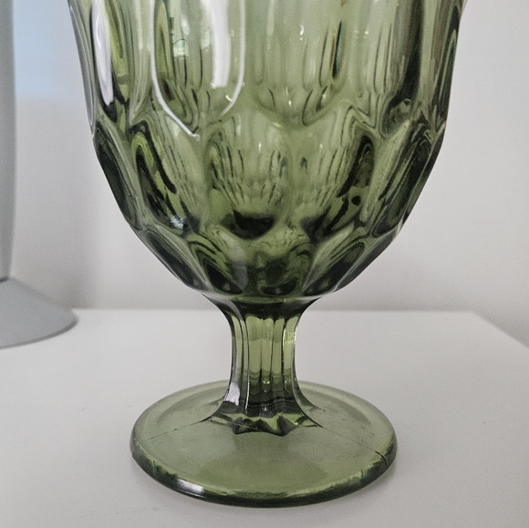Fenton Colonial Green Glass Handkerchief Vase - Picture 2 of 8